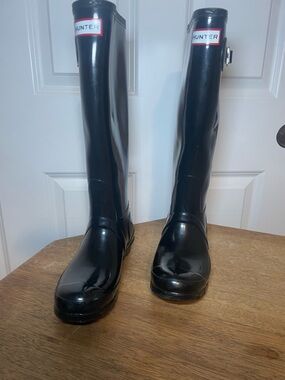 Hunter Glossy Black Knee-High Rain Boots Size 6